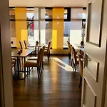 Hotell Montana Koeln-bonn Airport