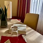 Hotell Montana Koeln-bonn Airport 3*