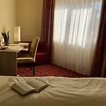 Montana Koeln-bonn Airport Hotell 3*