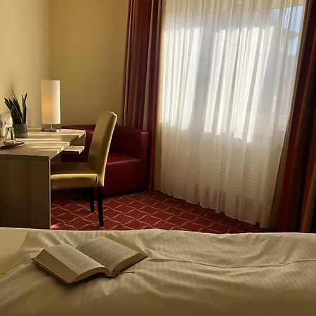 Montana Koeln-bonn Airport Hotel 3*