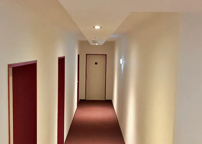 科隆-波恩机场蒙大拿酒店 酒店