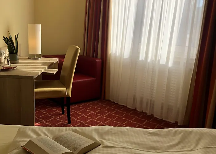 Montana Koeln-bonn Airport Hotel 3*